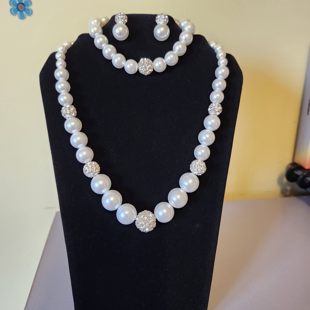 Beautiful Glass Pearl Jewelry Set
